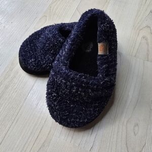 Acorn Slippers Size 8/9
